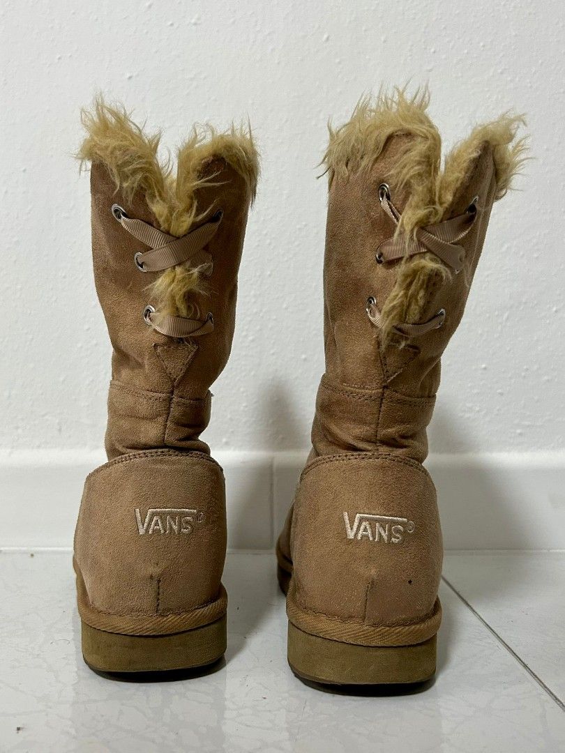 Vans snow boots Women s Fashion Footwear Boots on Carousell