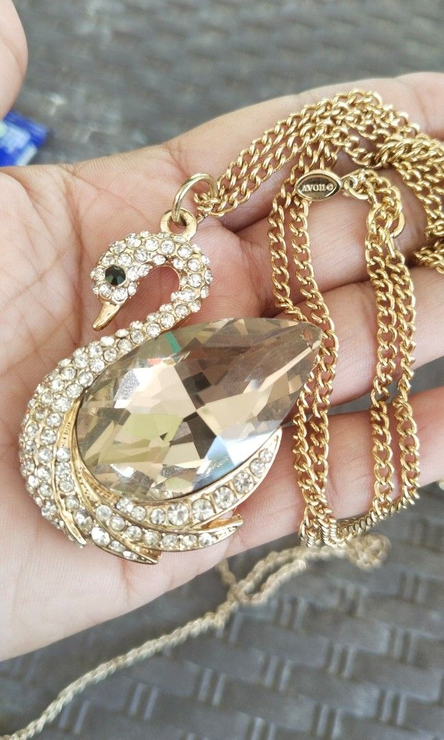 VINTAGE US AVON SWAN NECKLACE