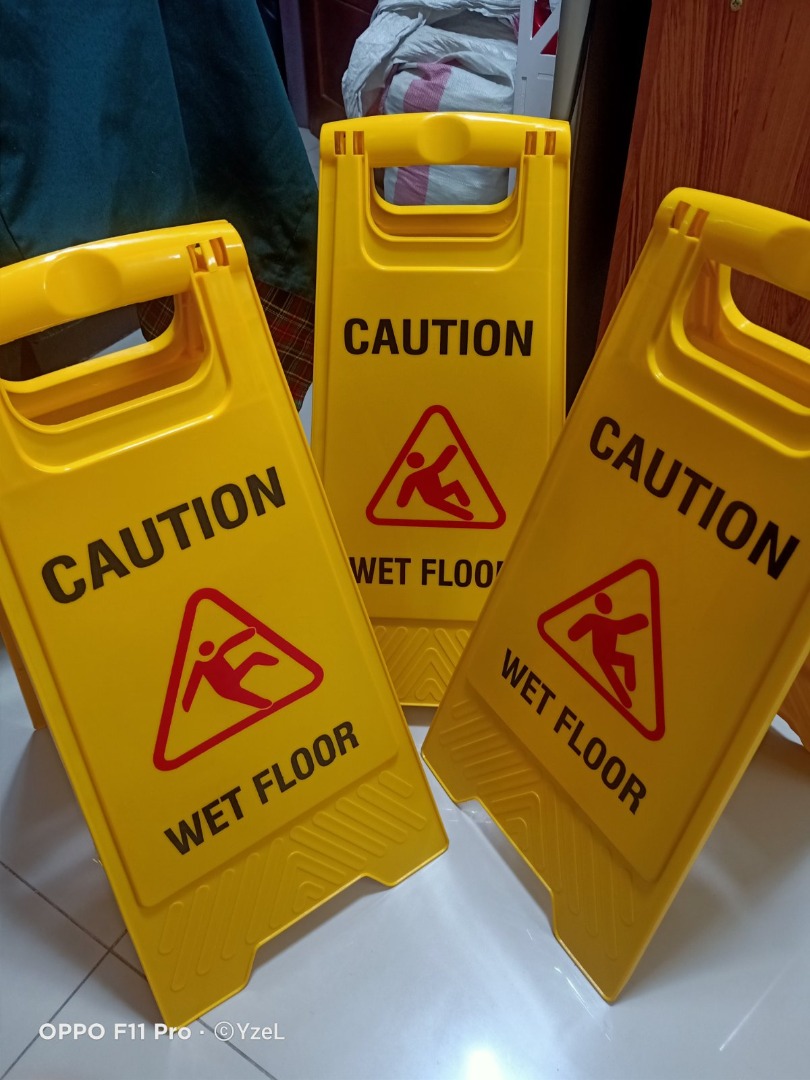 WET FLOOR SIGN FOLDABLE, Commercial & Industrial, Construction Tools