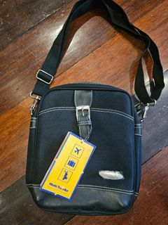 Wirld Traveller Mens sling bag