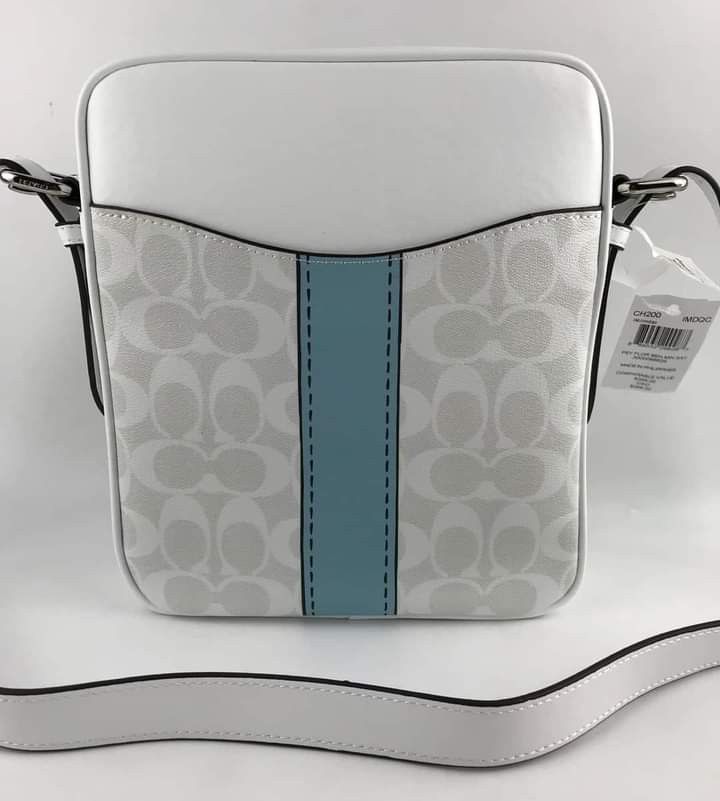 🍀 CCH Hudson Xbody w/ Print (Category: Luxury Bags & Wallets) located in Manila. Submitted by shan_kenz (Listing ID 1245611177, Image 3). Description: 🍀 CCH Hudson Xbody w/ Print ▪️21*25*7cm 💰 P2,000 ▪️Actual photo ▪️Plus SF.
