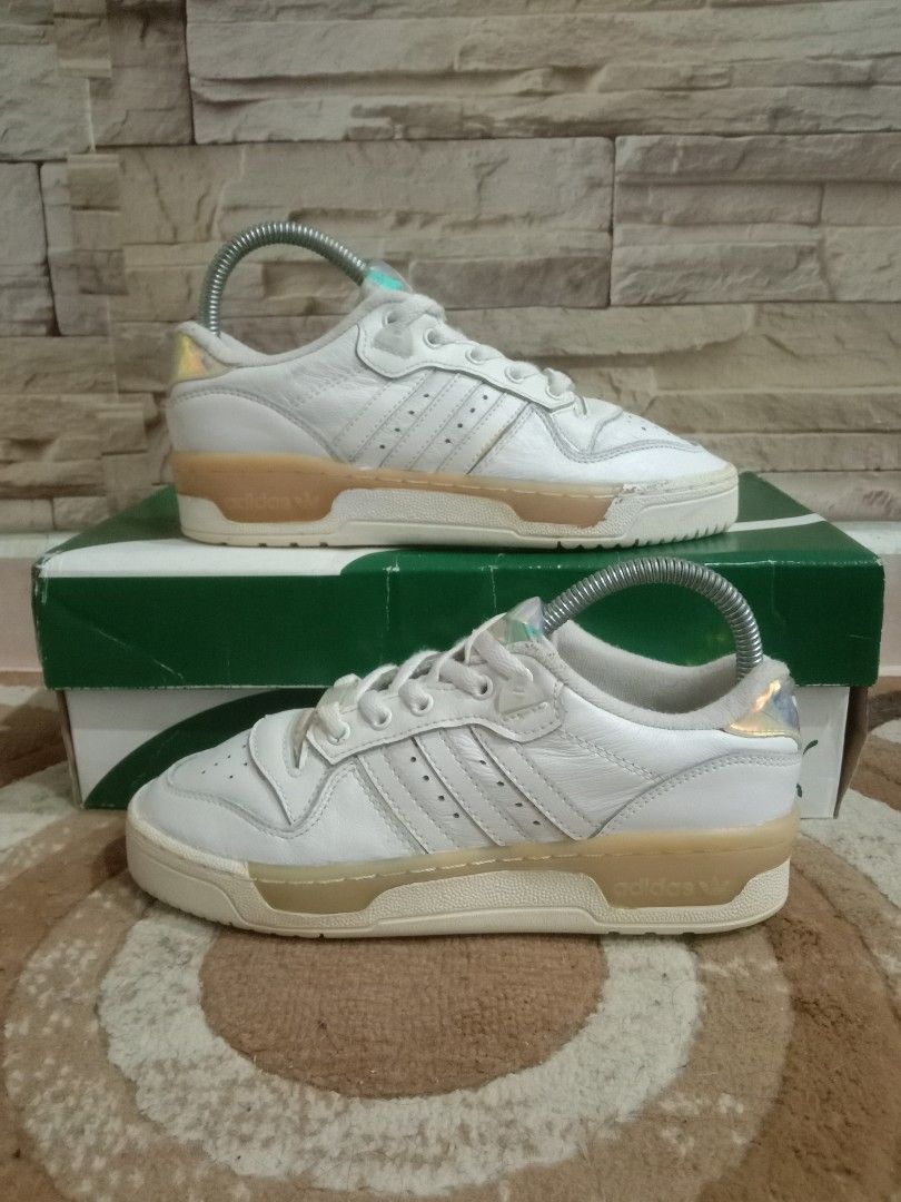 Adidas shoes on sale 5.5 español