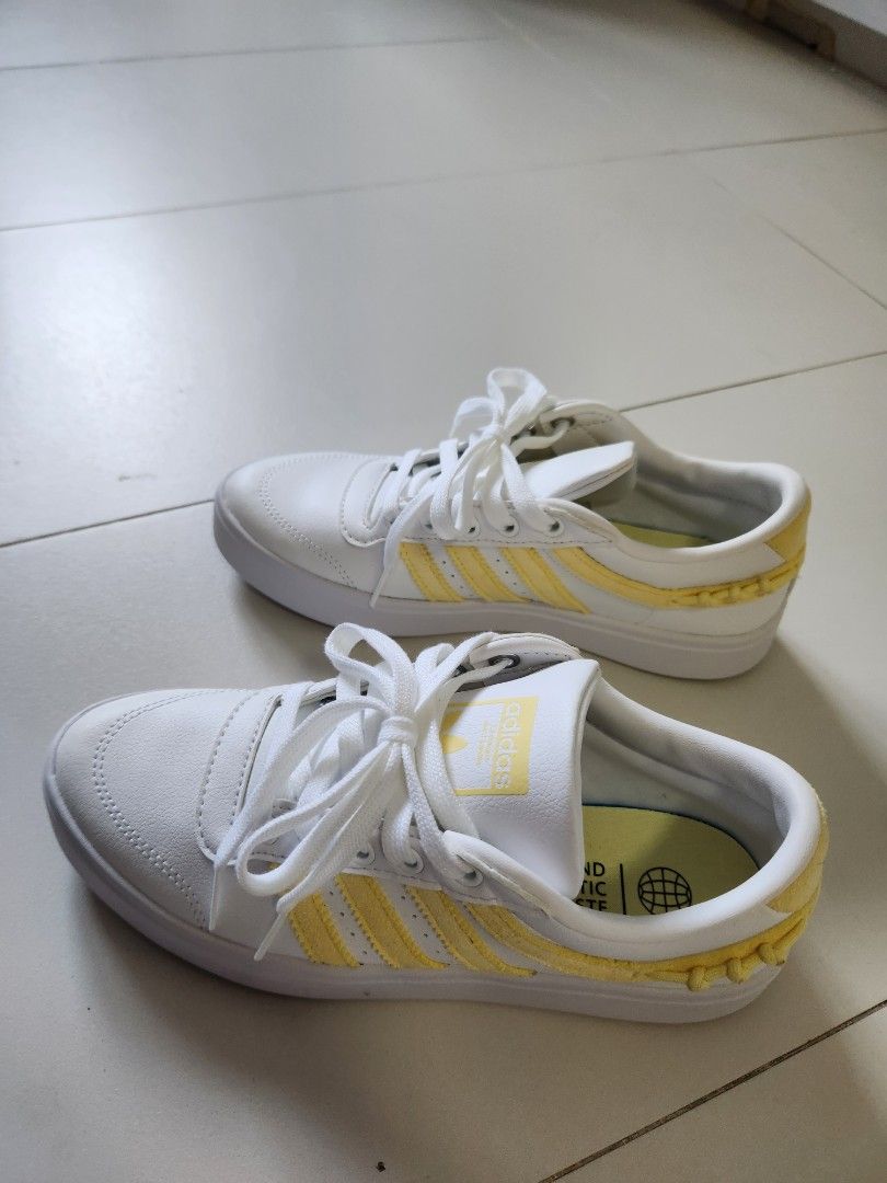 Adidas sneakers GX8162, Women's Fashion, Footwear, Sneakers on Carousell