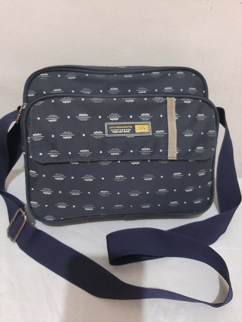 AIZIM MENS SLING BAG (Category: Sling Bags) located in Las Pinas. Submitted by dnbshphb (Listing ID 1245665488, Image 1). Description: Original Aizim Mens Sling Bag Water resistant Malinis Preloved expect sign of usage pls.see all photos.