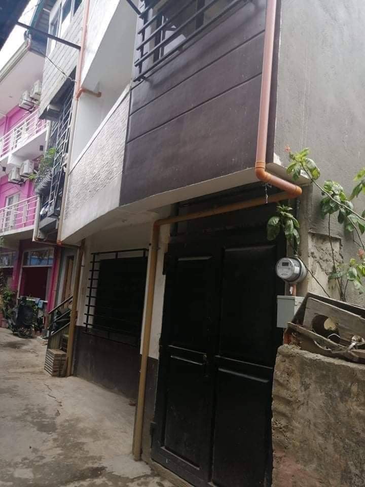 APARTMENT-HOUSE FOR SALE (Category: House & Lot) located in Antipolo. Submitted by dclutterist (Listing ID 1245615339, Image 1). Description: LA: 38 sqm 📌 4-storey (Per floor: 1 door - studio type with 1 kitchen & 1 toilet - balcony - individually gated) 📌 Painted walls and tiled floors. 📌 Gated. Parking for 2-wheels only. 📌 Updated tax. 📌 Title for reconstitution but ready for transfer. Lot awarded by HLURB. 📍Location: Avocado St., Libis, 
