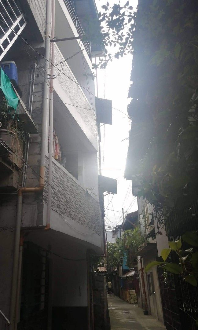 APARTMENT-HOUSE FOR SALE (Category: House & Lot) located in Antipolo. Submitted by dclutterist (Listing ID 1245615339, Image 2). Description: LA: 38 sqm 📌 4-storey (Per floor: 1 door - studio type with 1 kitchen & 1 toilet - balcony - individually gated) 📌 Painted walls and tiled floors. 📌 Gated. Parking for 2-wheels only. 📌 Updated tax. 📌 Title for reconstitution but ready for transfer. Lot awarded by HLURB. 📍Location: Avocado St., Libis, 
