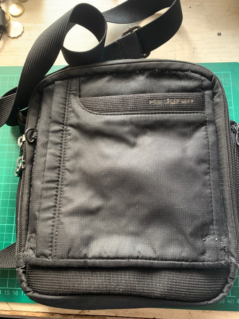 Authentic Hedgren Mens Slingbag