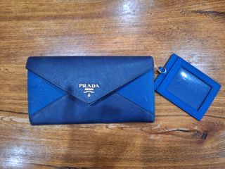 AUTHENTIC* Medium Saffiano Leather Prada Monochrome Bag, Women's Fashion,  Bags & Wallets, Shoulder Bags on Carousell