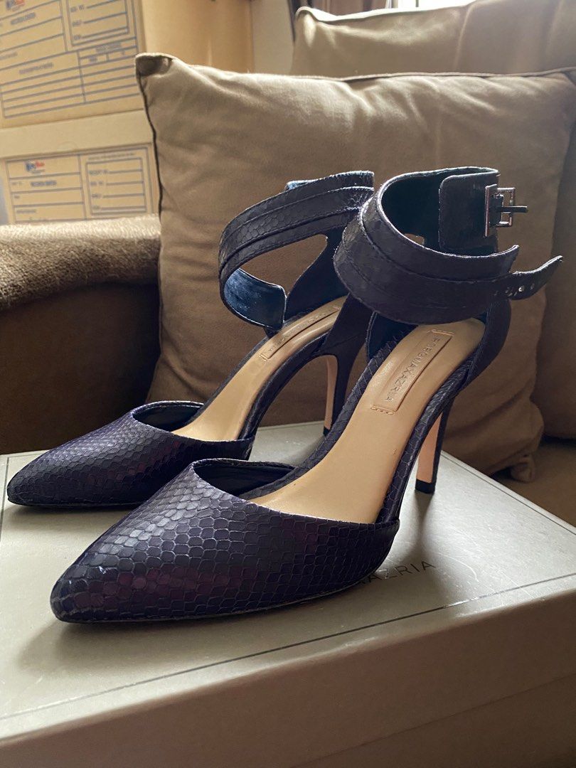 BCBG MAXAZRIA Stiletto Heels MA-PRINTZ (Category: Heels) located in Las Pinas. Submitted by bsaki (Listing ID 1245673552, Image 1). Description: Size 6 Fits up to size 7 if ur feet are payat Negotiable just send me a dm :).