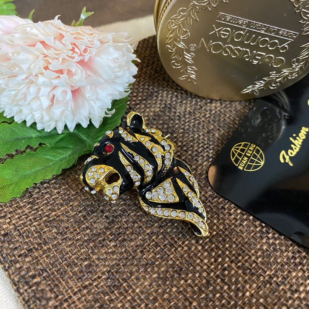 Fake diamond brooches new arrivals and pins