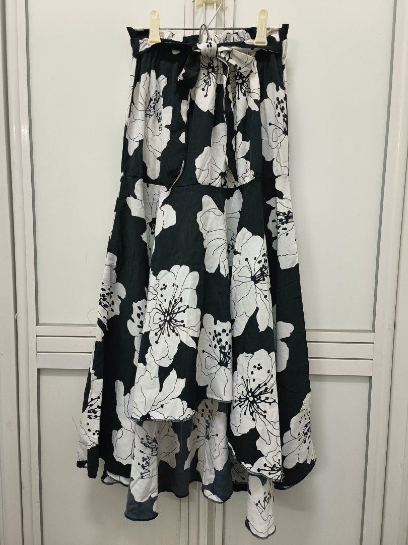 Black and white shop floral flare skirt