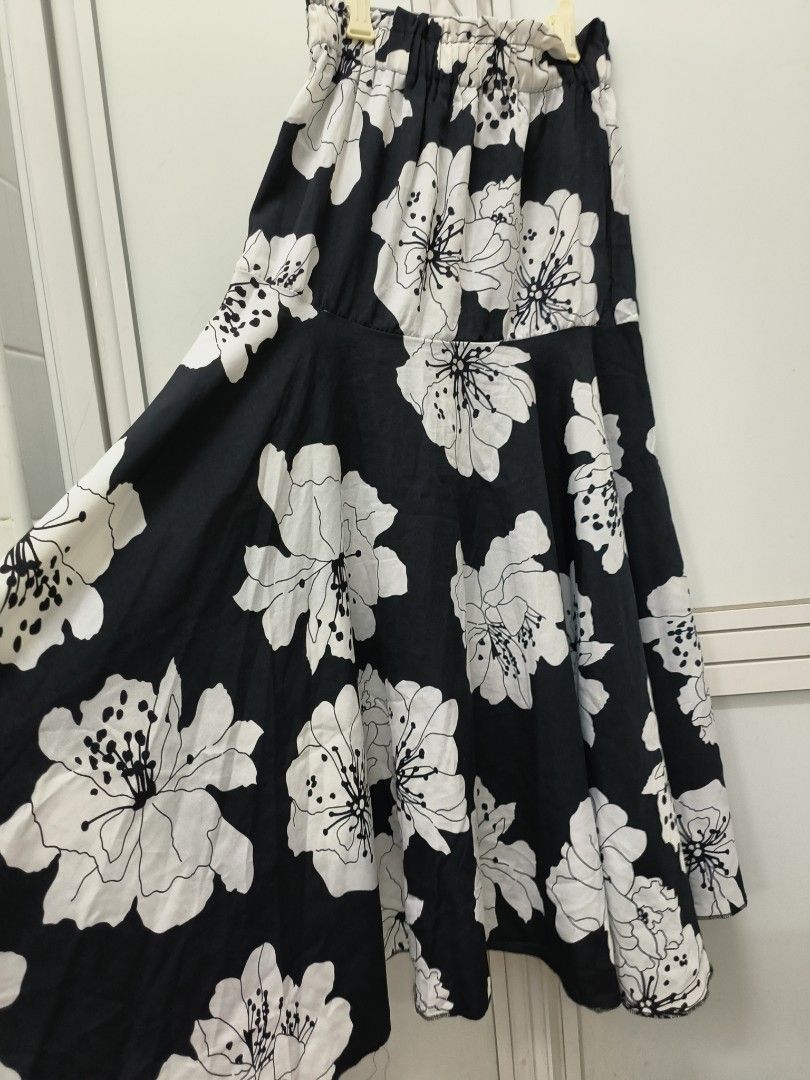Black and white floral flare skirt outlet