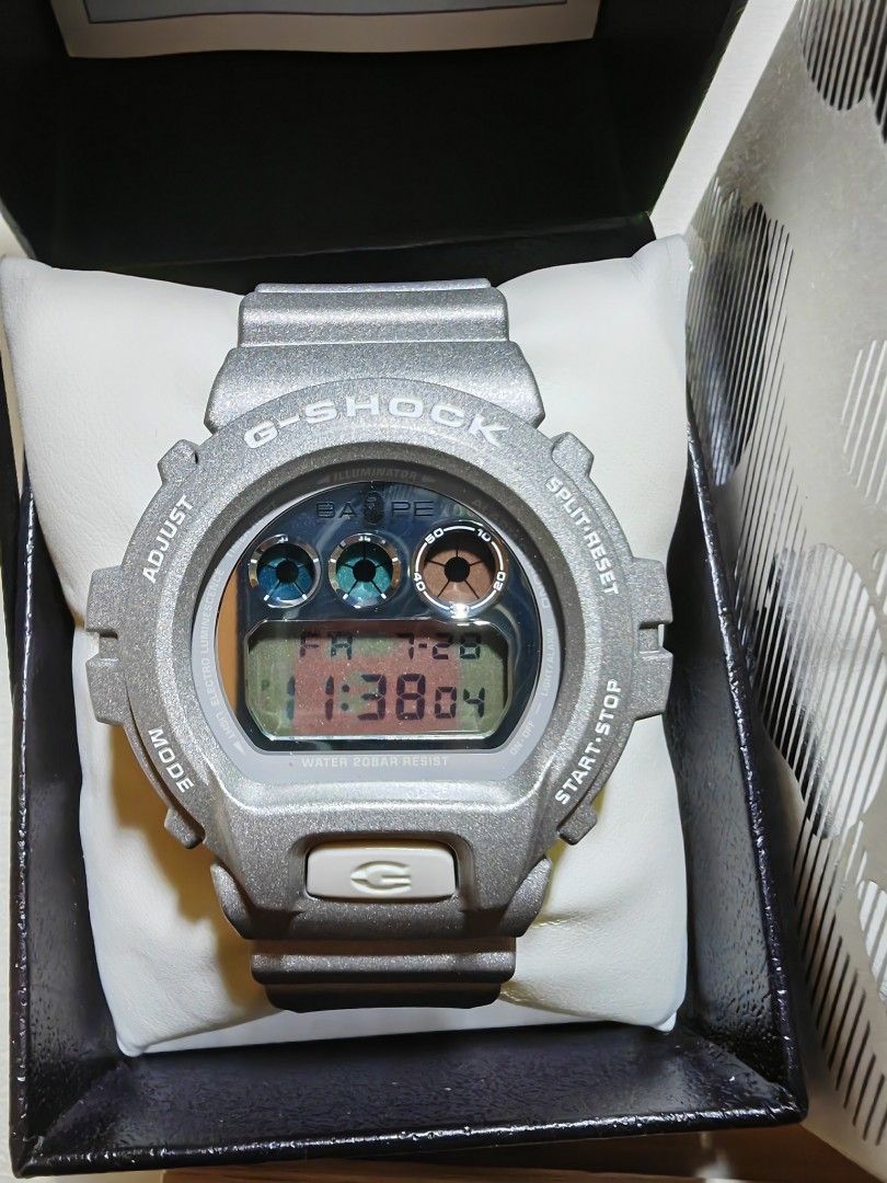 全新的Casio Bape x G-SHOCK DW-6900FS Silver, 名牌, 手錶- Carousell