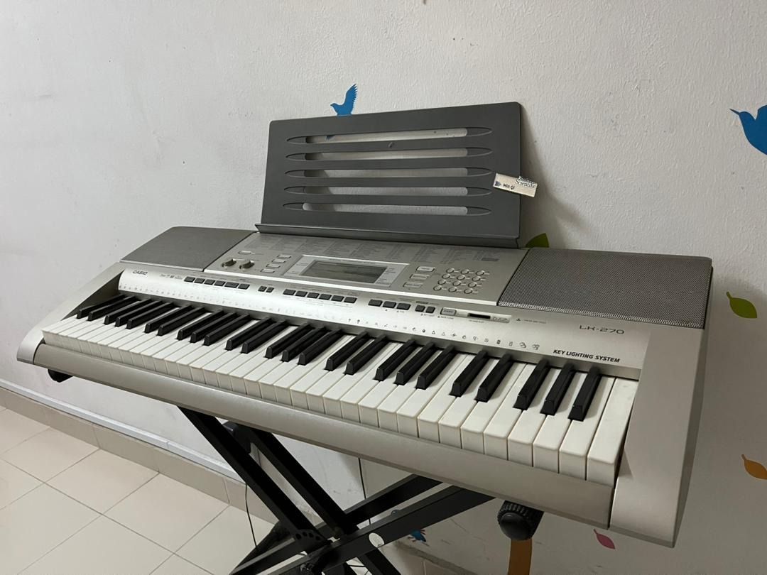 CASIO LK 270 keyboard