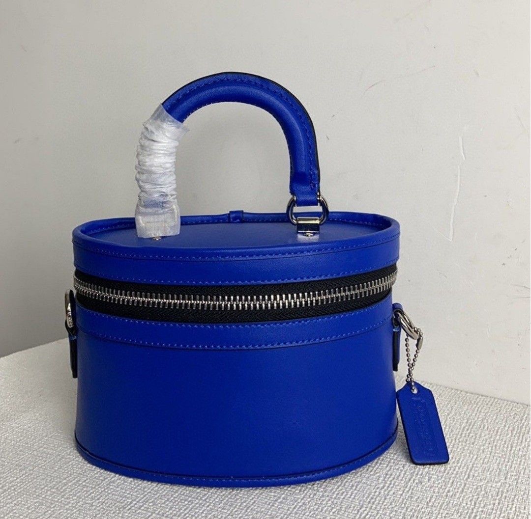 CG250 Preorder coach trail make up crossbody bag waiting time 10