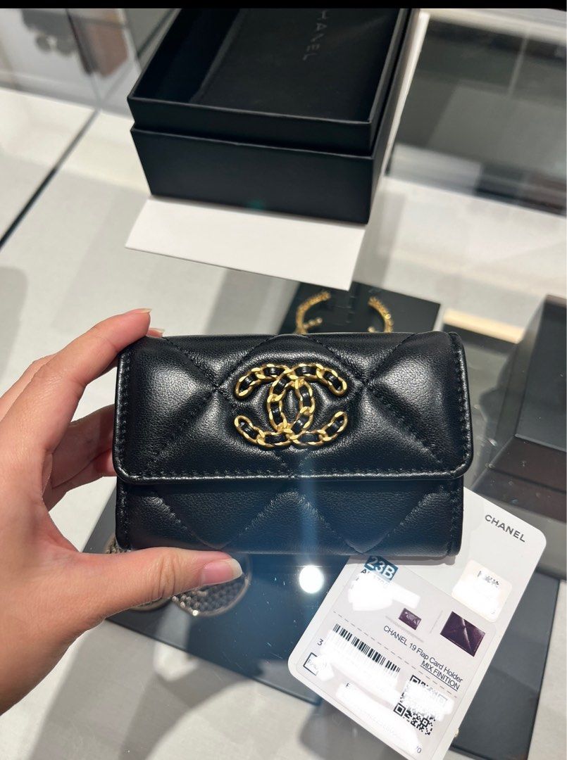 Chanel 19 flap card holder clearance