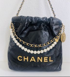 Chanel 22 mini white, 名牌, 手袋及銀包- Carousell