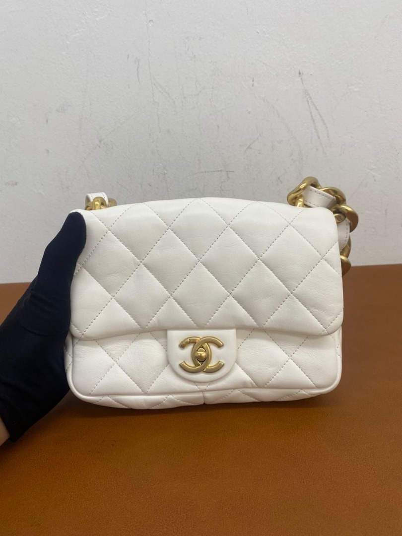 CHANEL 22S FLAP BAG WITH CHUNKY CHAIN STRAP SMALL WHITE CALFSKIN