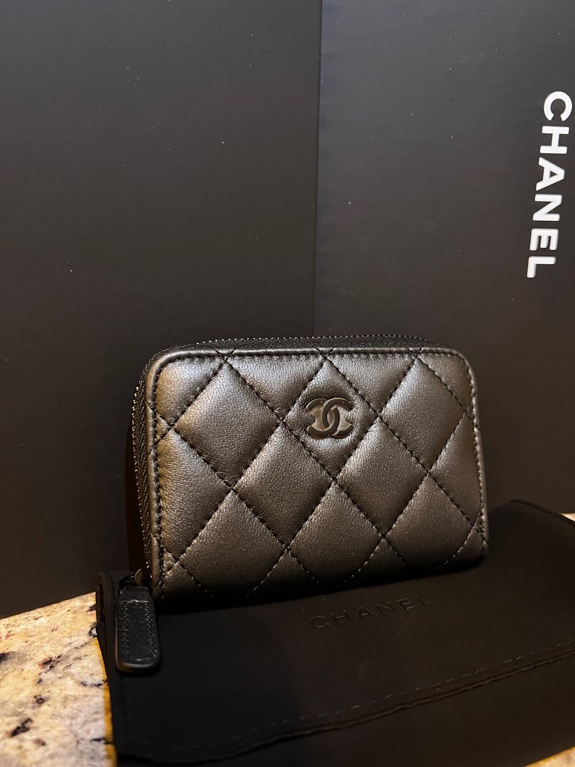 大人気 So Black♪ CHANEL カードホルダー 収納力が優秀☆ Chanel So Black Quilted Lambskin Flap Card Holder