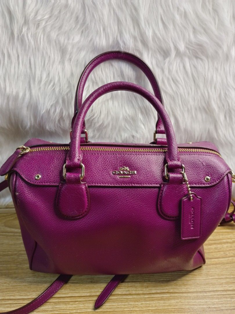 Coach bennett magenta (Category: Luxury Bags & Wallets) located in Manila. Submitted by cindynike (Listing ID 1245709722, Image 2). Description: preloved coach benett.