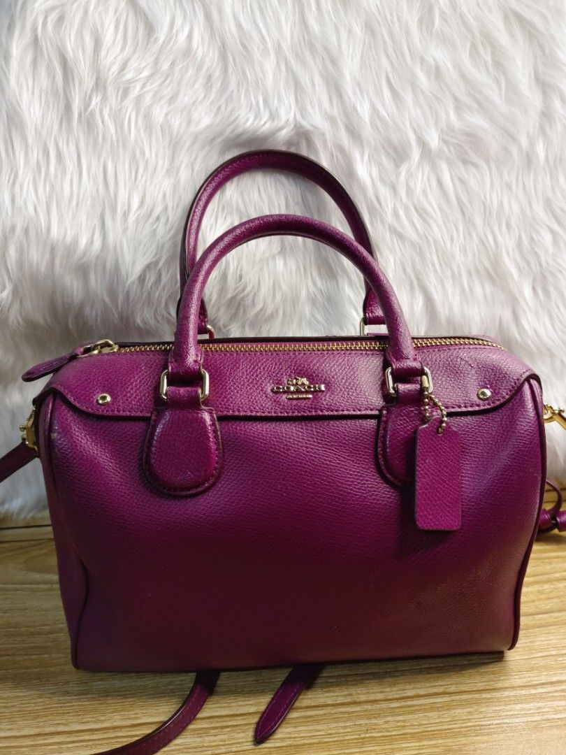 Coach bennett magenta (Category: Luxury Bags & Wallets) located in Manila. Submitted by cindynike (Listing ID 1245709722, Image 3). Description: preloved coach benett.