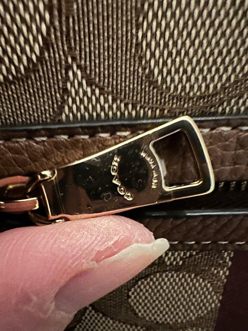 COACH CROSS OVER BAG., Women's Fashion, Bags & Wallets, Crossbody Bags