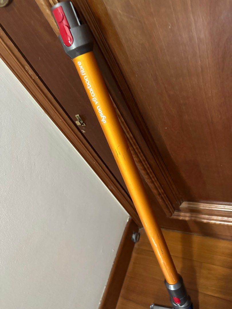 Dyson V8 Absolute vacuum cleaner with wall holder and carry bag and 10