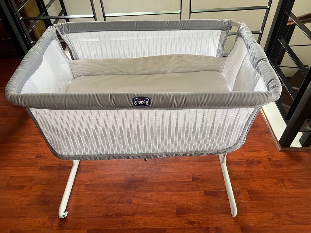 FOR SALE Chicco Next2Me Air w FREE Next2Dreams mobile Babies
