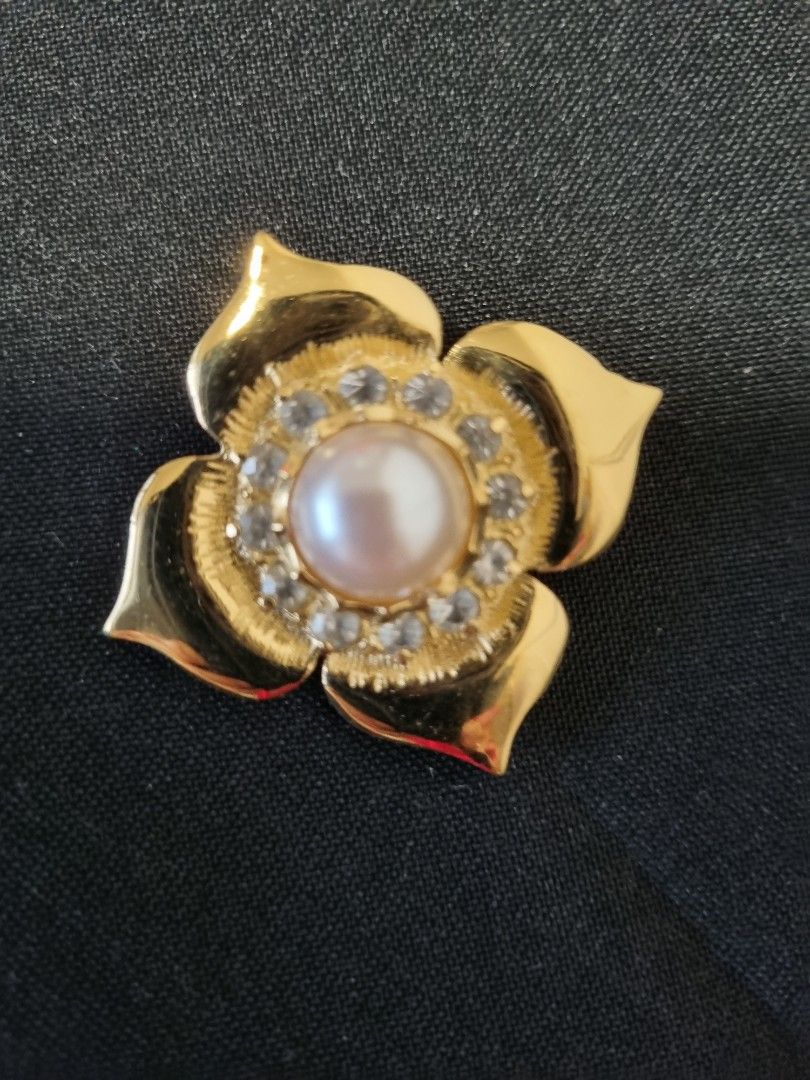 Gold discount plated brooch