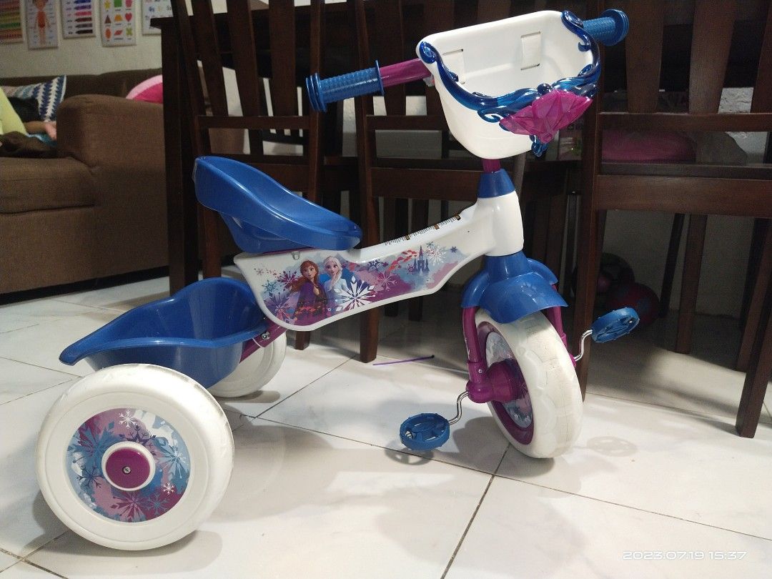 Huffy disney frozen deals secret storage tricycle