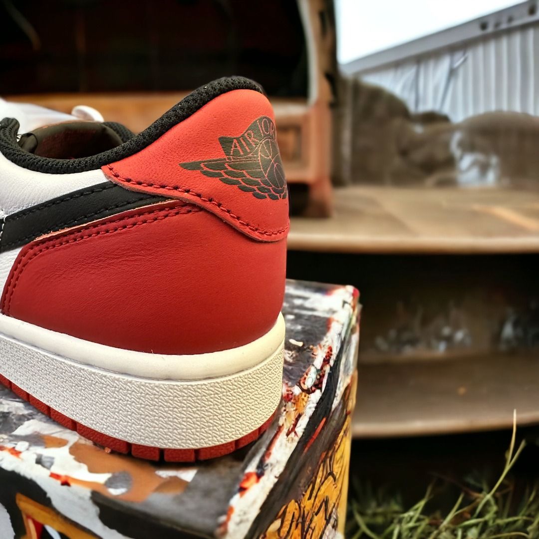 Jordan 1 Retro Low OG Black Toe (2023) CZ0790-106, 男裝, 鞋, 便服