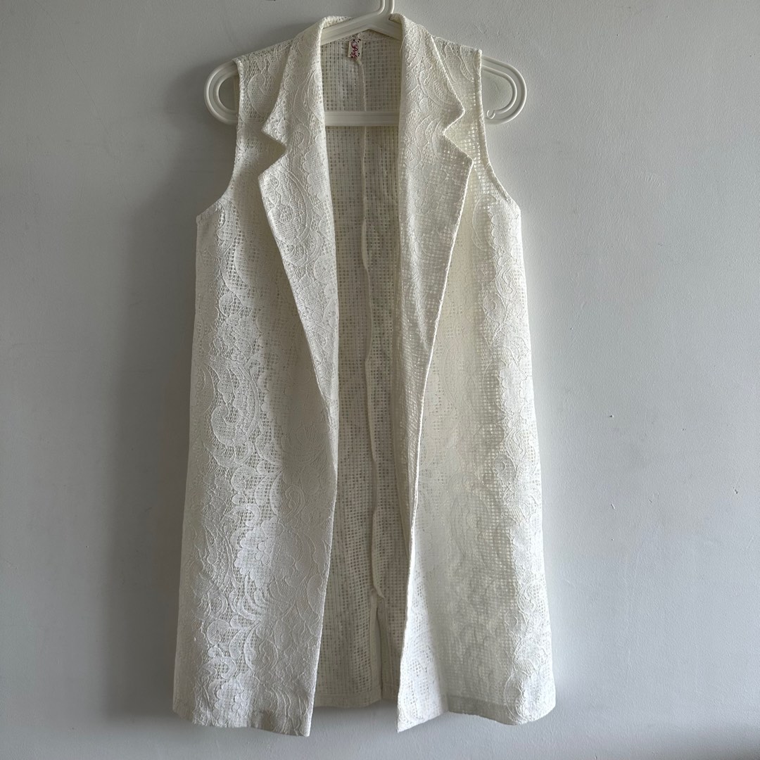Korean White Lace Vest Women s Fashion Tops Other Tops on Carousell