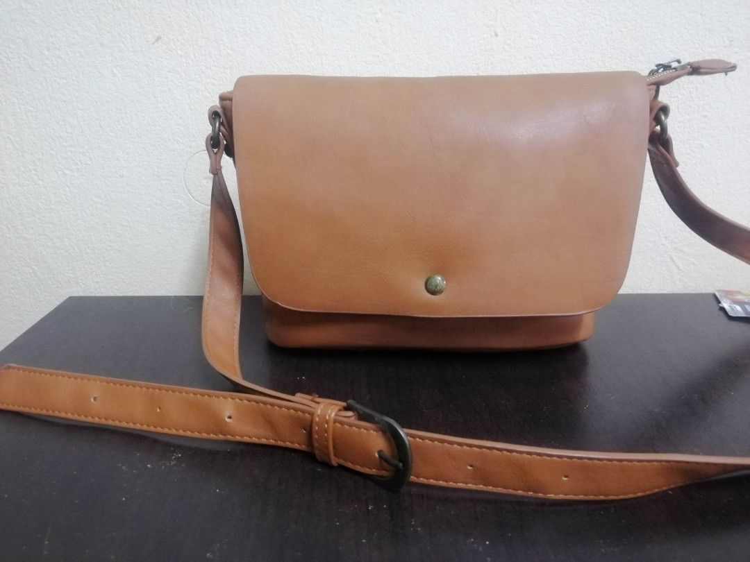 Legato largo deals sling bag