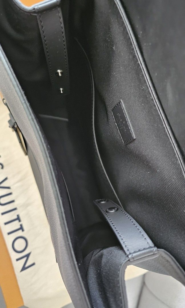 Replica Louis Vuitton Takeoff Messenger Bag In LV Aerogram Leather