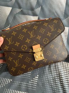 Louis Vuitton Monogram Empreinte Marine Rouge Pochette Metis. Made in  France. Date code: AR1169., Luxury, Bags & Wallets on Carousell