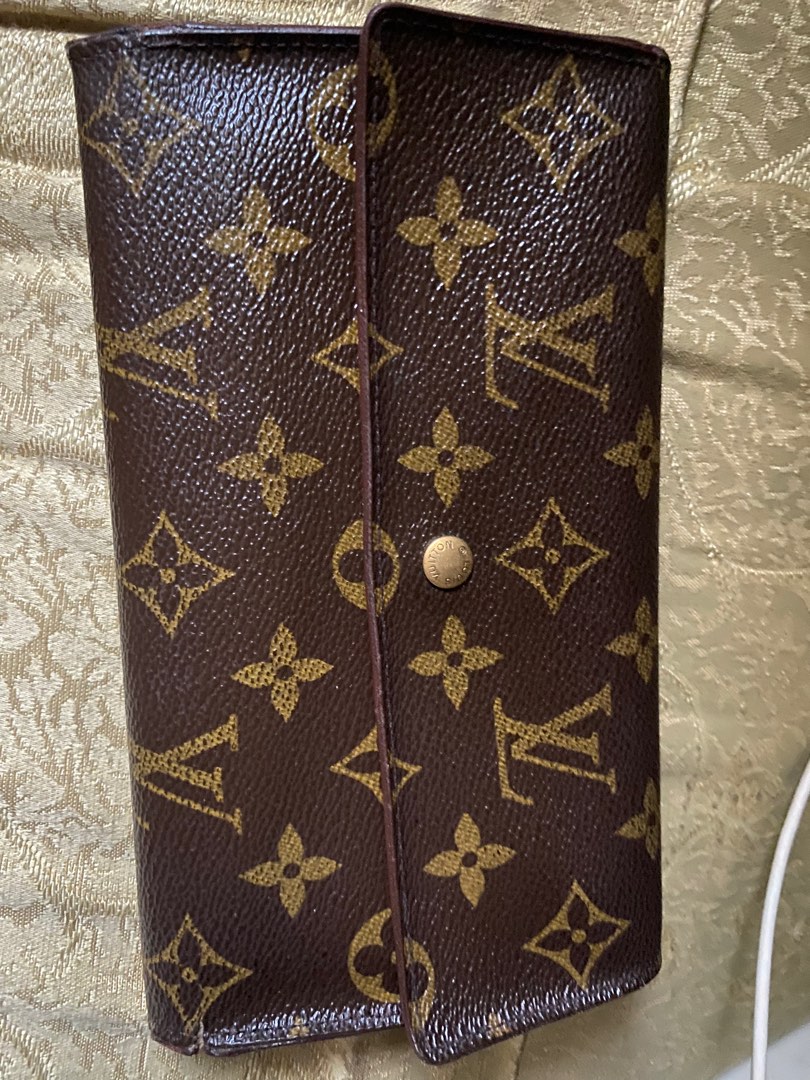 Louis Vuitton kisslock wallet, Luxury, Bags & Wallets on Carousell