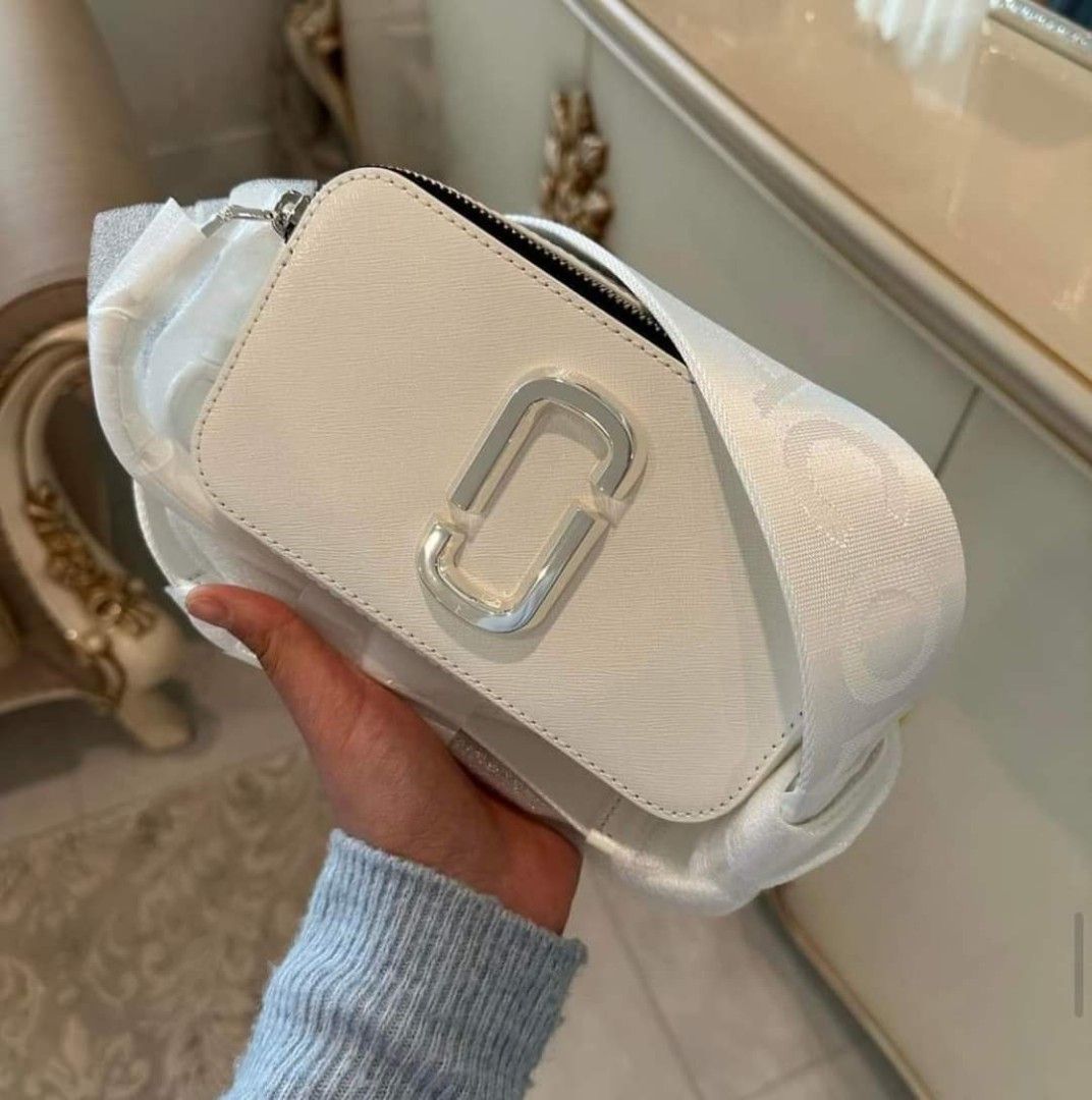 Marc Jacobs Camera Bag, Luxury, Bags & Wallets on Carousell