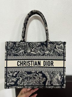 Dior - Medium Dior Book Tote Latte and Black Dior Zodiac Embroidery (36 x 27.5 x 16.5 cm) - Women