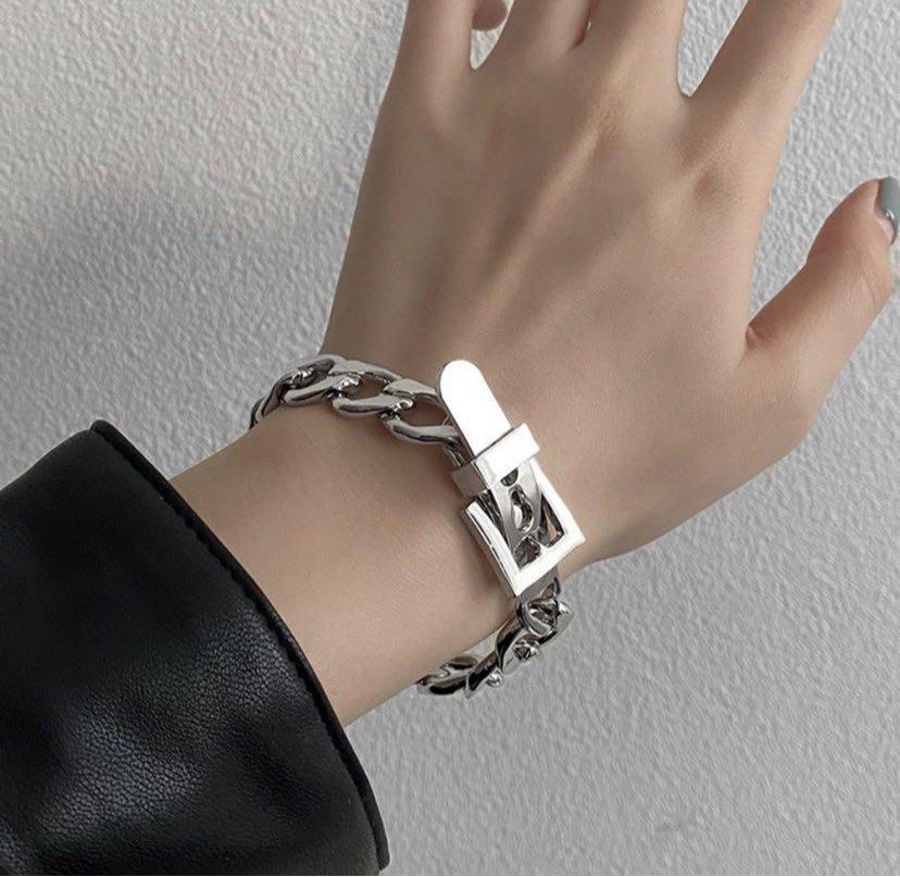 Casual bracelet for ladies sale