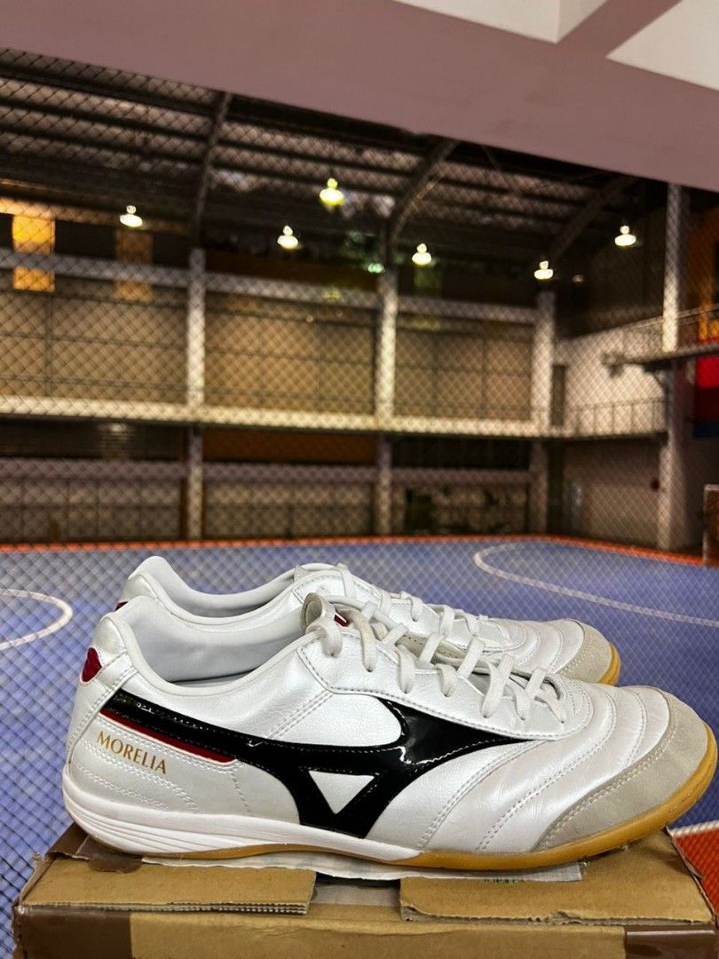 Mizuno futsal shoes new arrivals