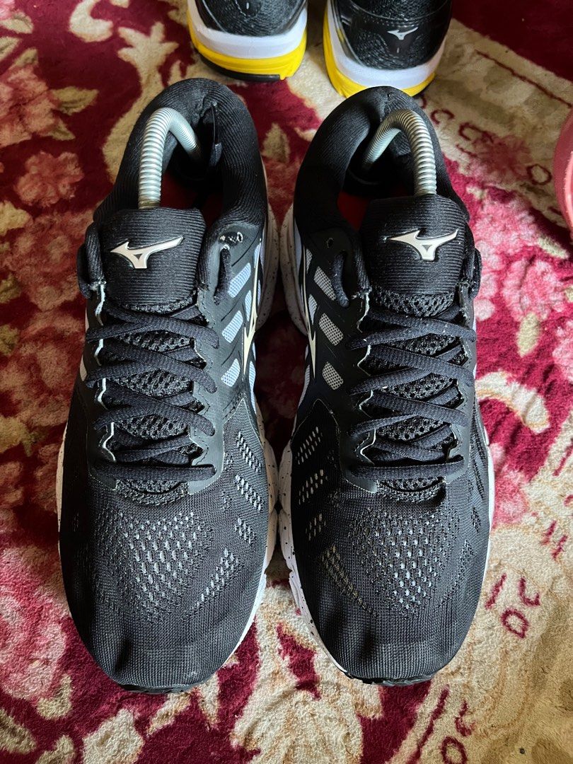 MIZUNO WAVE ULTIMA 11 Men s Fashion Footwear Sneakers on Carousell