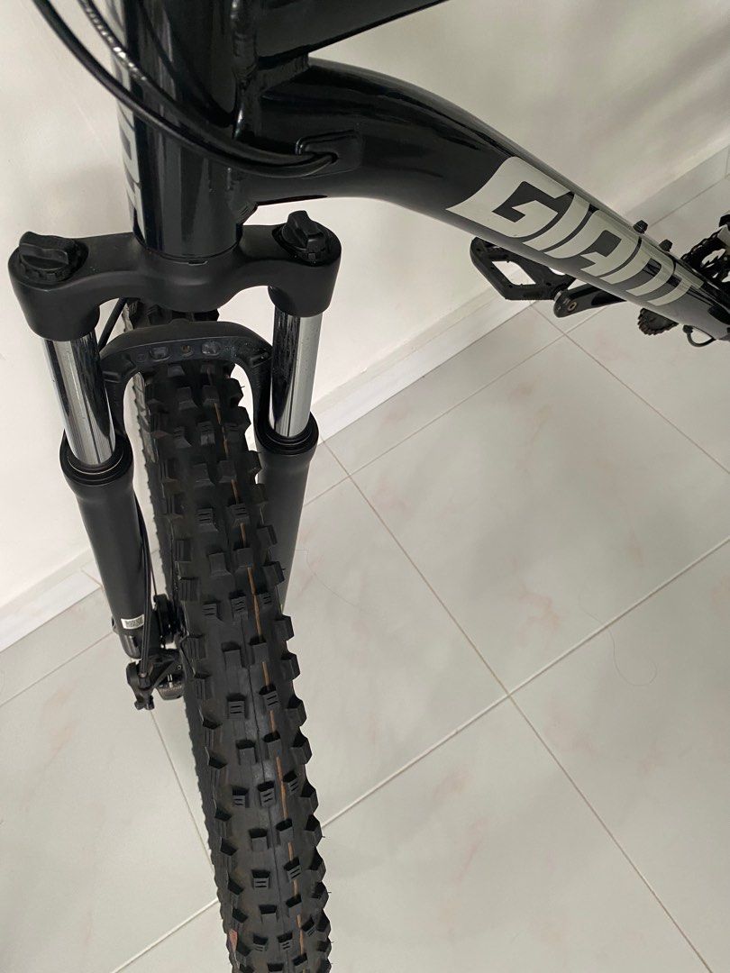 GIANT TALon 3 29er MTB. Tire brand new magic mery 2.5