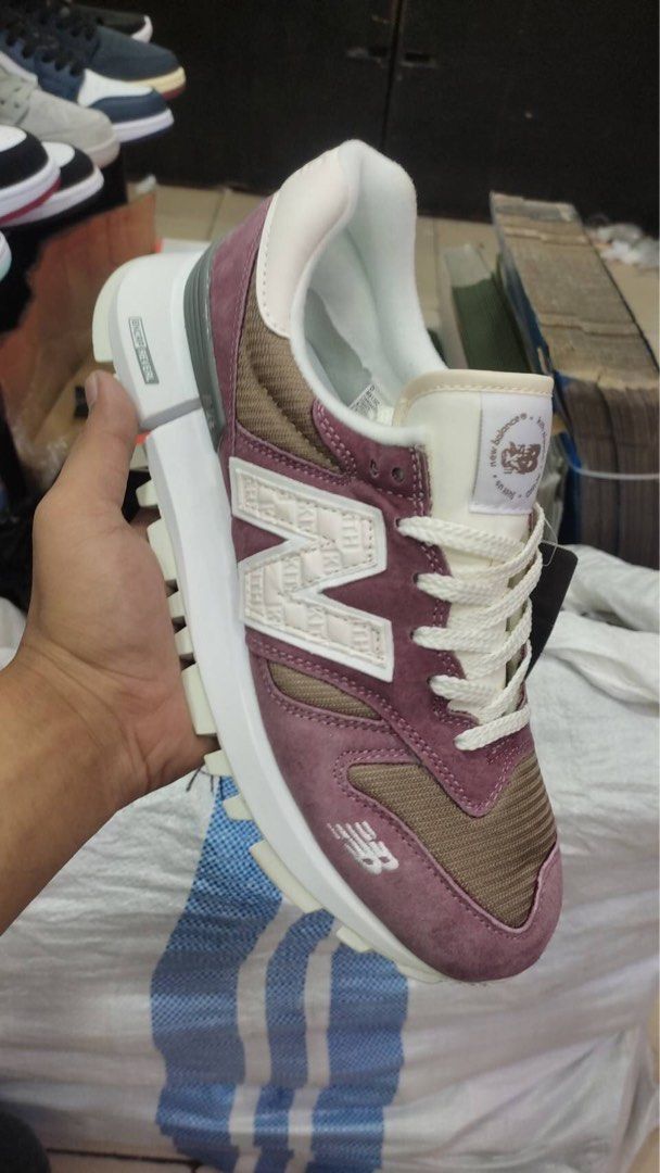 New Balance 1300 Fesyen Pria Sepatu Sneakers di Carousell