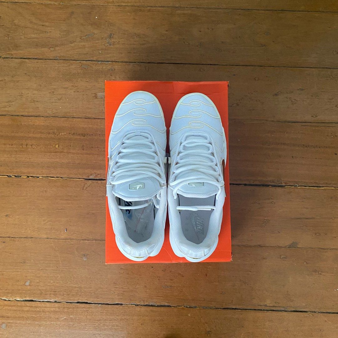 Nike tn removable swoosh hot sale