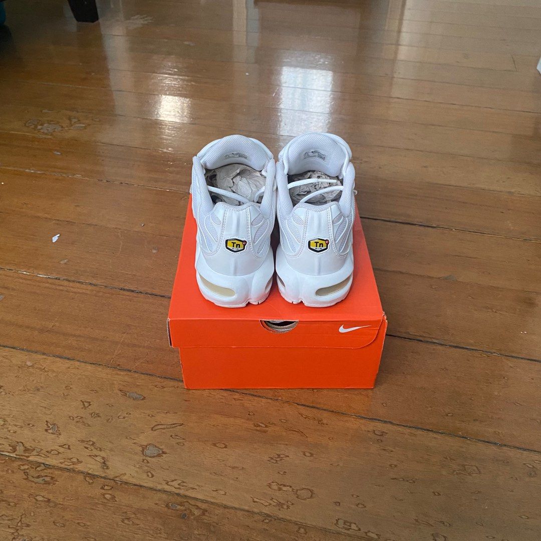 Nike tn removable swoosh discount