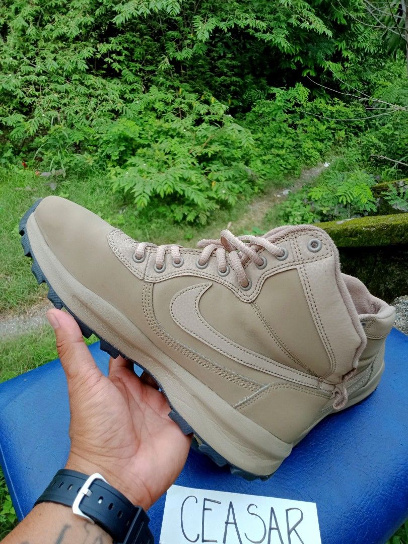 Nike discount manoadome khaki