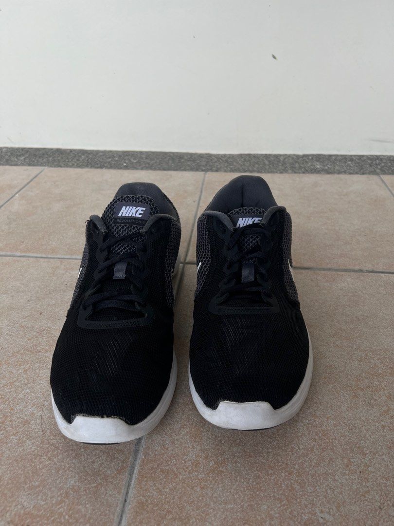 harga nike revolution 3 original