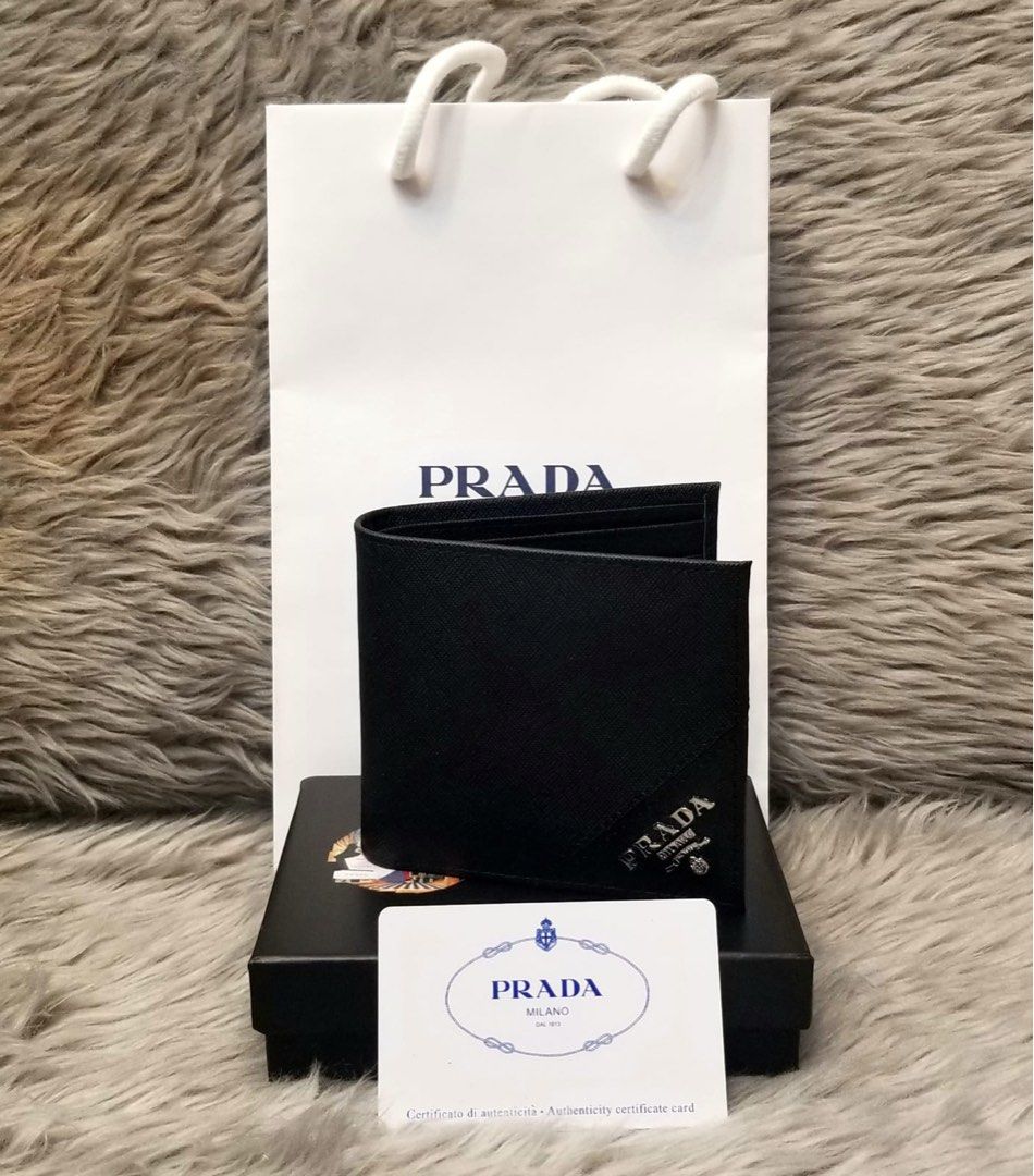 *ONHAND!* Prada Saffiano Leather Men’s Bifold Wallet (Category: Luxury Bags & Wallets) located in Makati City. Submitted by sexytrishy2021 (Listing ID 1245708270, Image 1). Description: *Outlet Item *Bifold Men’s Wallet *Saffiano Leather *Silver Hardware *Comes with Prada Card, Box and Paperbag *No receipt included, supplier does not provide.
