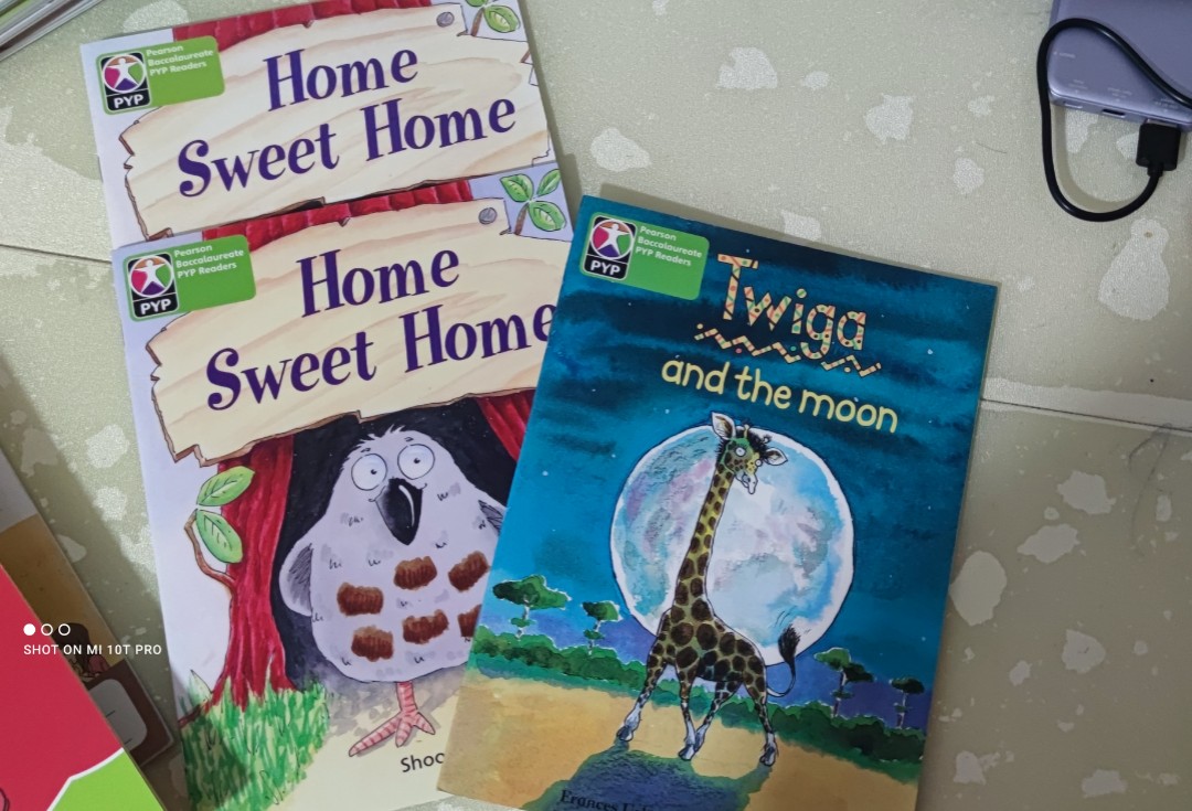 Pearson Home Sweet Home , Twiga and the Moon, 興趣及遊戲, 書本