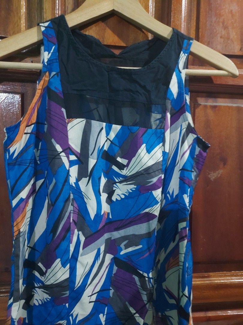 Plains and Prints Multicolor sleeveless top (Category: Sleeveless) located in Bulacan. Submitted by raiigop (Listing ID 1245627244, Image 2). Description: 🌼vintage P&P collection 🌼XS on tag 🌼Very nice in actual 🌼zipper closure on the side 🌼when worn & actual photos displayed 🌼actual measurement may request 🌼RFS no longer fits me, ive switched to Medium size 🌼no return no exchange.